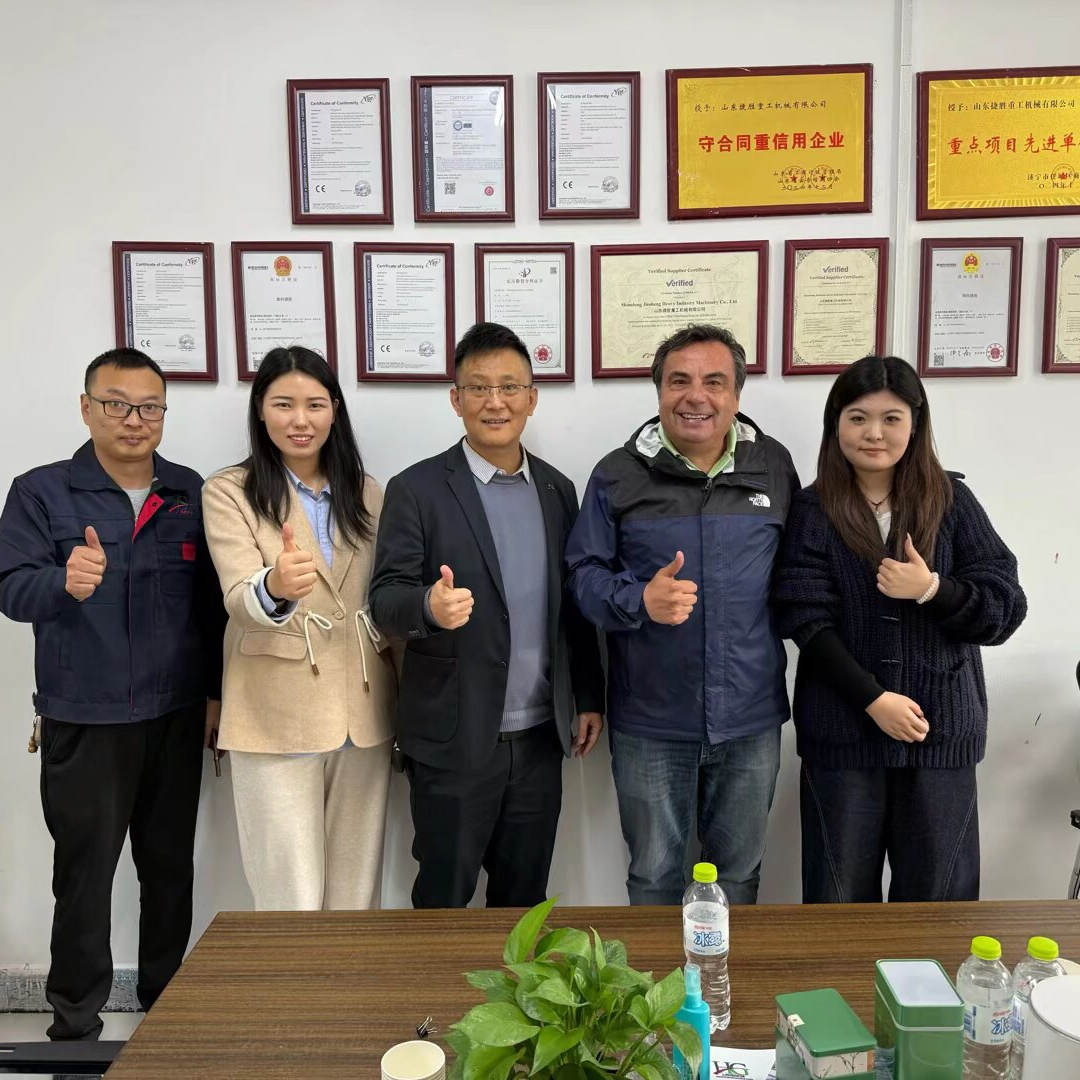 Nouvelle pelle sur chenilles Nouvelle pelle sur chenilles