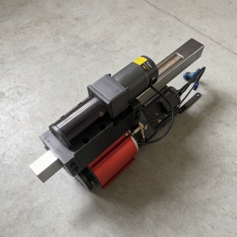 Tour mobile de précision à tourillon